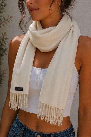 Écharpe chaude d'hiver Maddison, couleur crème, neuf!