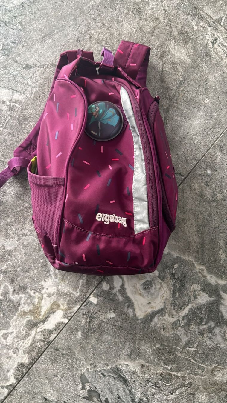 Sacs & sacs à dos: ergobag Schulranzen Set Beere – Neuf (Voir description) à Basel par M2831 9