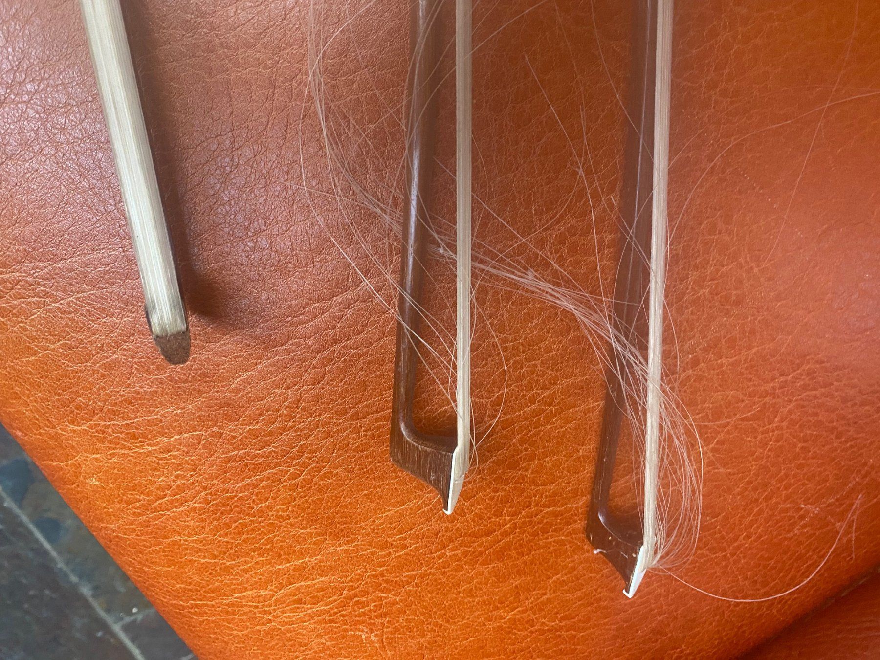 Vintage Musikinstrumente: 3 Bogen für Streichinstrumente – Gebraucht aus St. Gallen von Blin 2