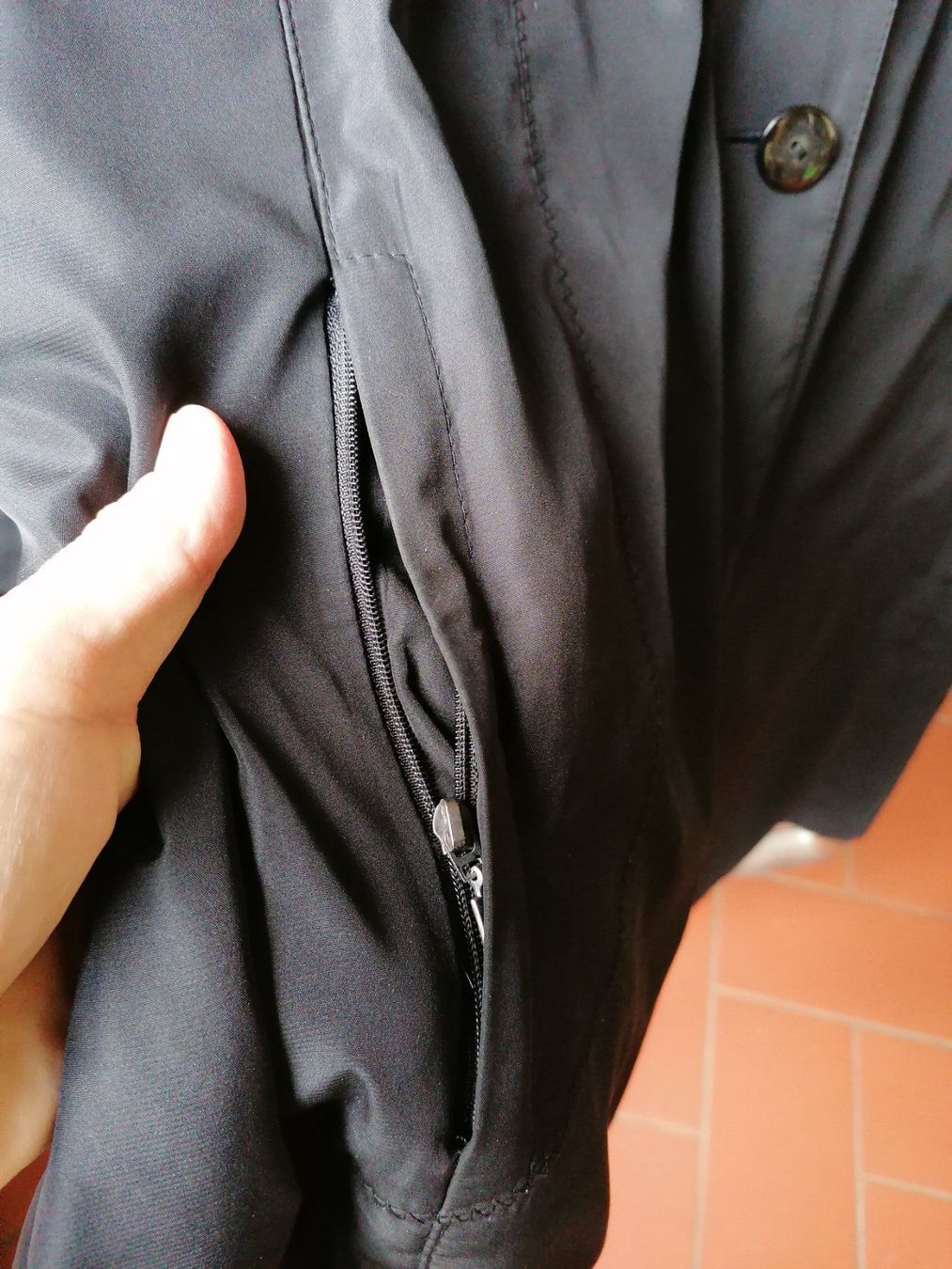 Cappotti: Kurz Mantel schwarz xxl – Usato da Bedigliora venduto da Dolcezza0 1