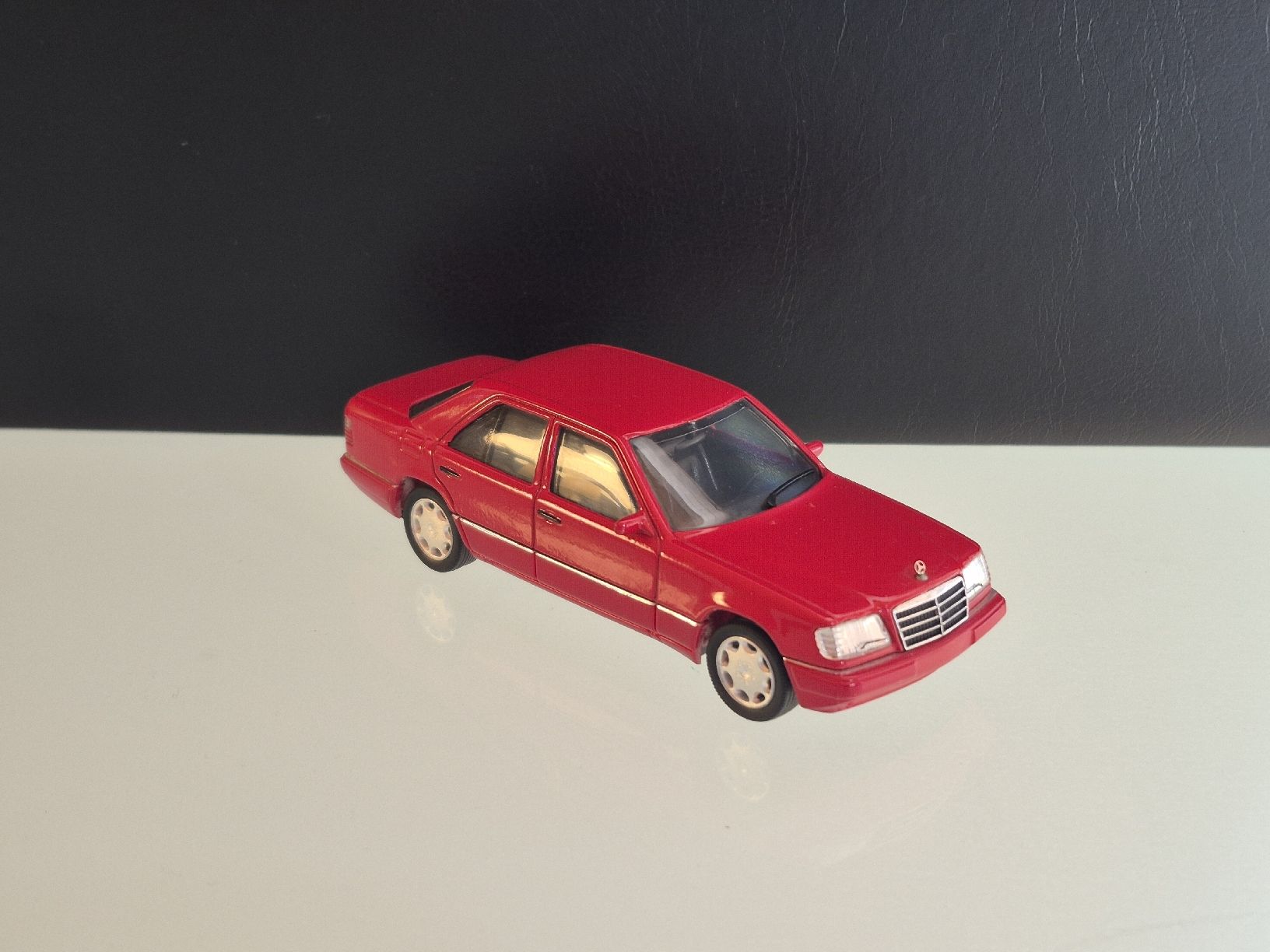 Mercedes-Benz Modellini d'auto: Herpa Mercedes Benz E320 1:43 – Usato da Uetendorf venduto da myhome12 2