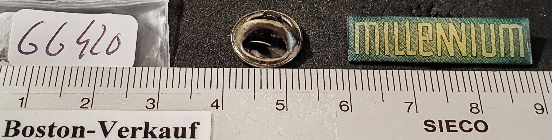 Plaketten & Abzeichen: GG420 - Pin Millennium – Gebraucht aus Reinach BL von Boston-Verkauf 1