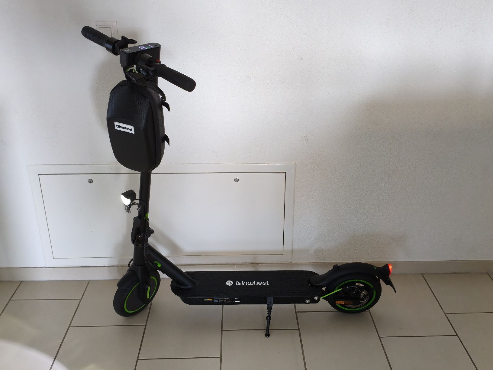 Kickboard: 🔥Neuwertiger E-Scooter von isinwheel S9 Pro NP war 250.-🔥 – Nuovo (secondo la descrizione) da Dintikon venduto da Spumen 1