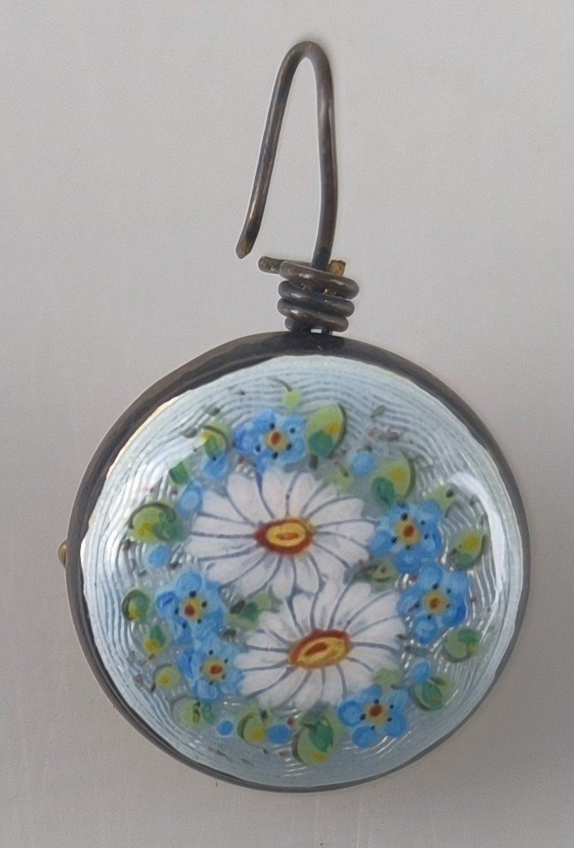 Supporti a parete: Antike Chatelaine-Broschen, ausziehbare Brillenhalter – Usato da Rüti ZH venduto da Restwert_Rueti_ZH 1