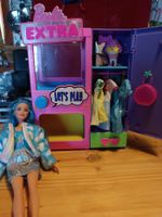 Poupée Barbie Extra + dressing et accessoires