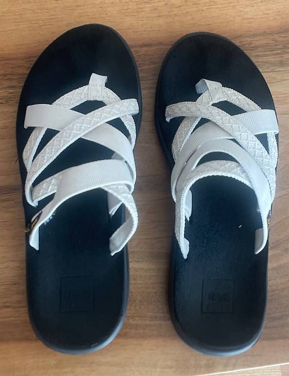 Teva Damenschuhe: Hellbeige Teva Sandalen Gr. 40 – Gebraucht aus Lyss von Nicole71