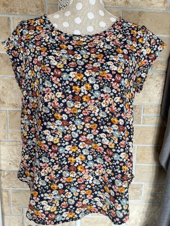 Bluse mit Blumenmuster, Grösse 38, ideal für den Sommer