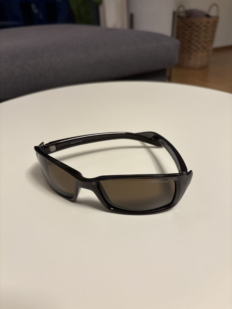 Occhiali & Lenti: Schwarze, sportliche Sonnenbrille – Usato da Bülach venduto da kw5_p2xp 2