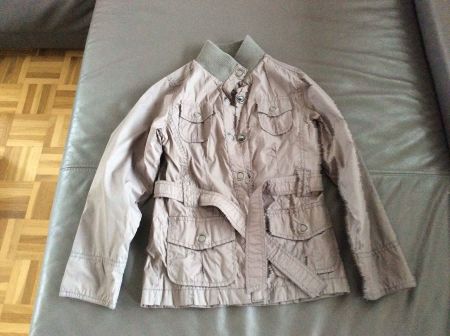schöne Übergangs-Jacke militärgrün
