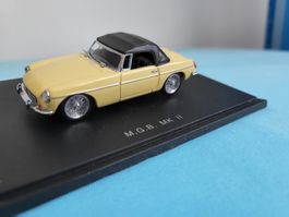 MG B Mk II Cabriolet mit Soft Top, Primrose Yellow