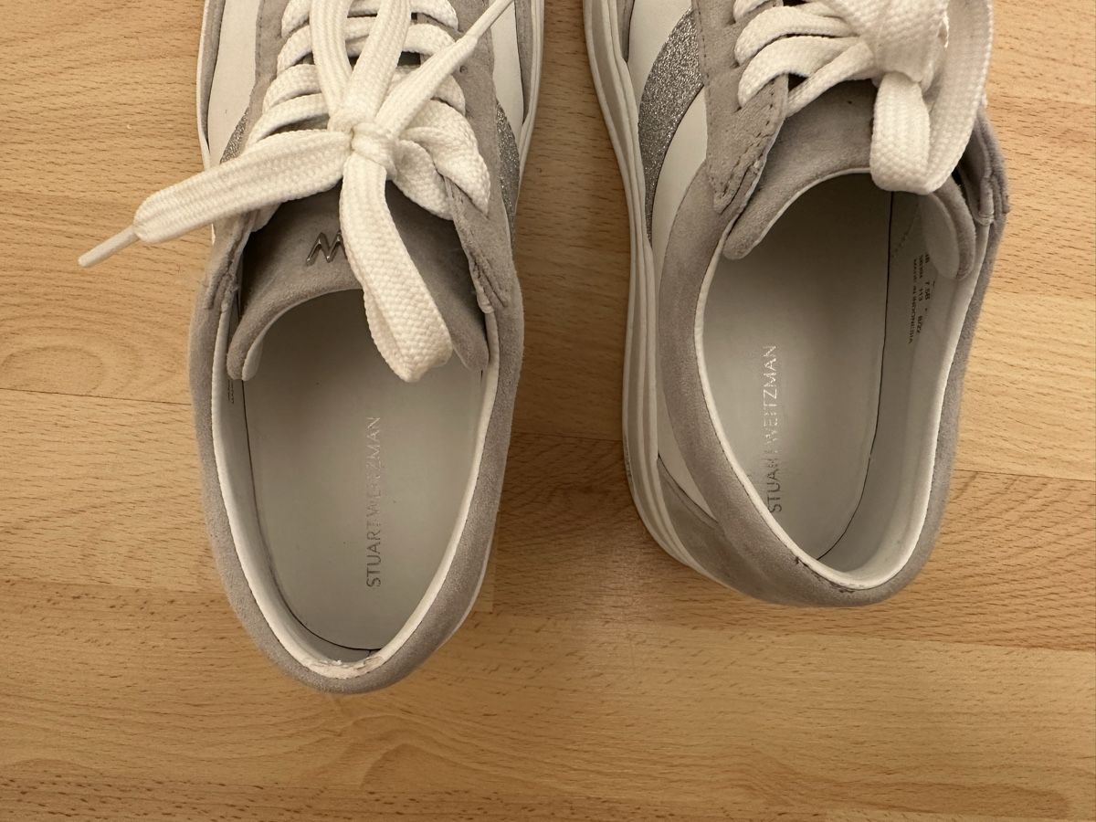 Stuart Weitzman Scarpe da donna: Sneakers Stuart Weitzman Grau Weiss Leder Grösse 38 – Usato da Zug venduto da S6403 1
