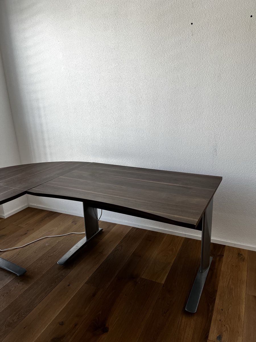 Scrivanie: Verkauf bis 31.7! Eckschreibtisch, dunkles Holz, L-Form – Usato da Wald ZH venduto da vivian__ 1