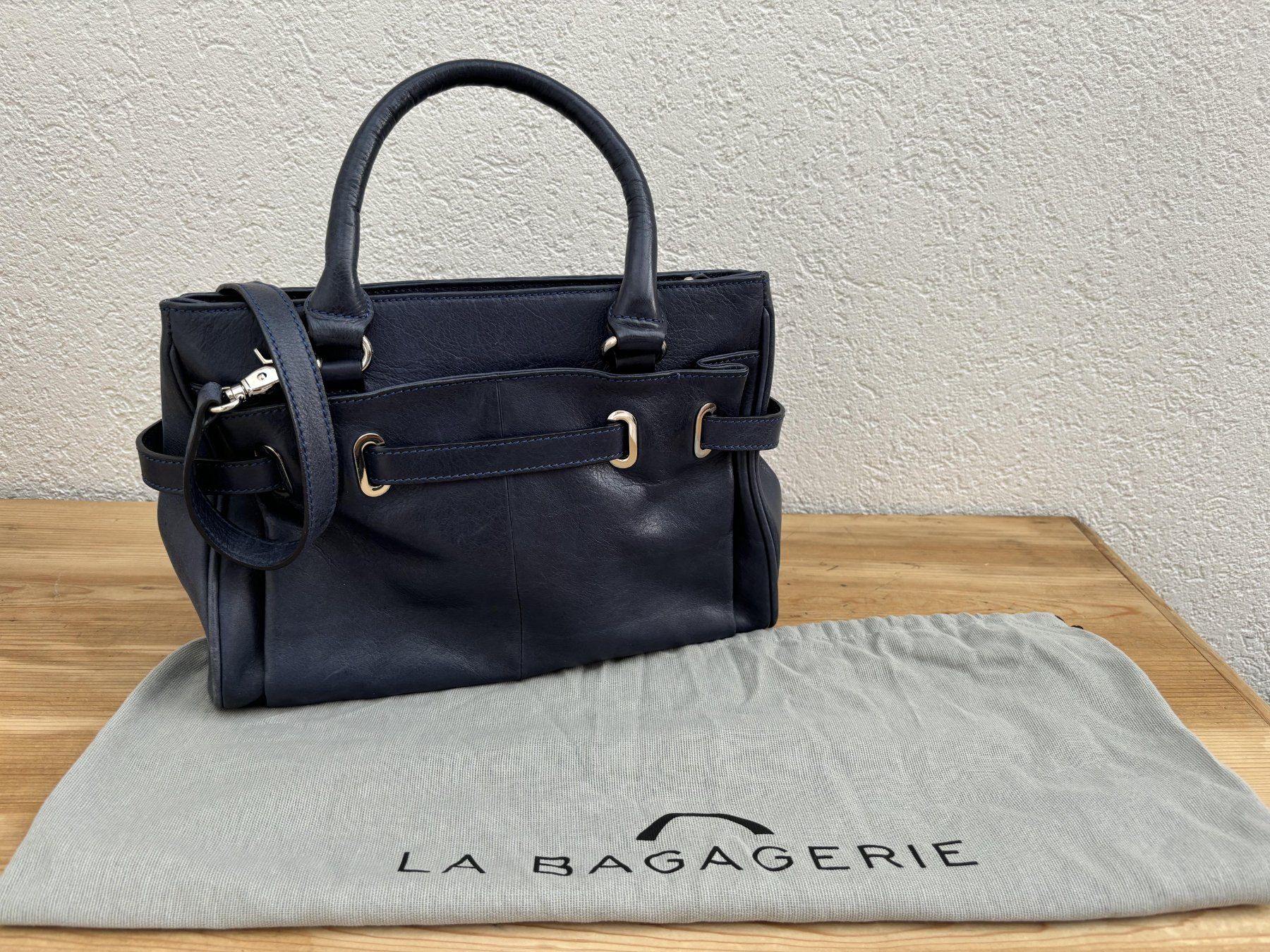 Borse da donna: Dunkelblaue Ledertasche – Usato da Tafers venduto da nad_2g7s 6