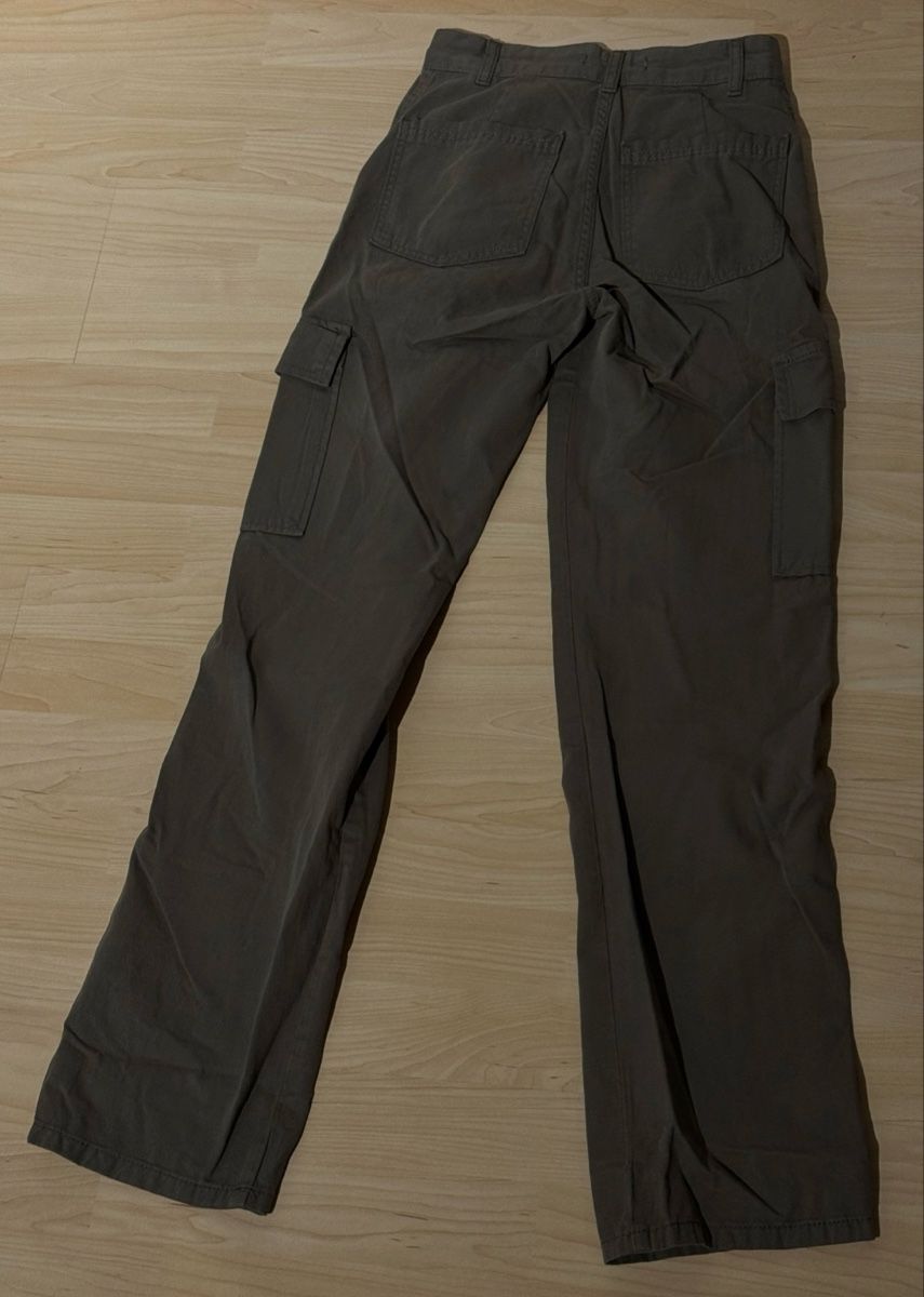 Stradivarius Pantaloni: Stradivarius Cargo Hose Khaki, Grösse 32 – Nuovo (secondo la descrizione) da Tuggen venduto da jess_gls06 1