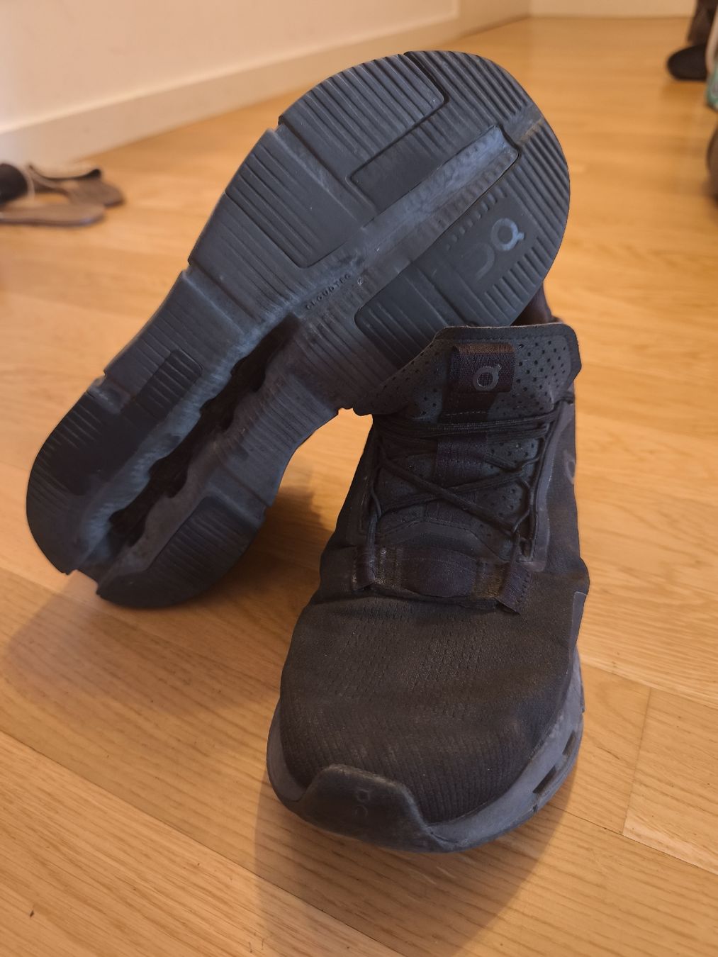 On Scarpe da uomo: ON CLOUDTEC all black Schuhe Schwarz Grösse 43/44 gebraucht – Usato da Luzern venduto da dom_5v5g 1