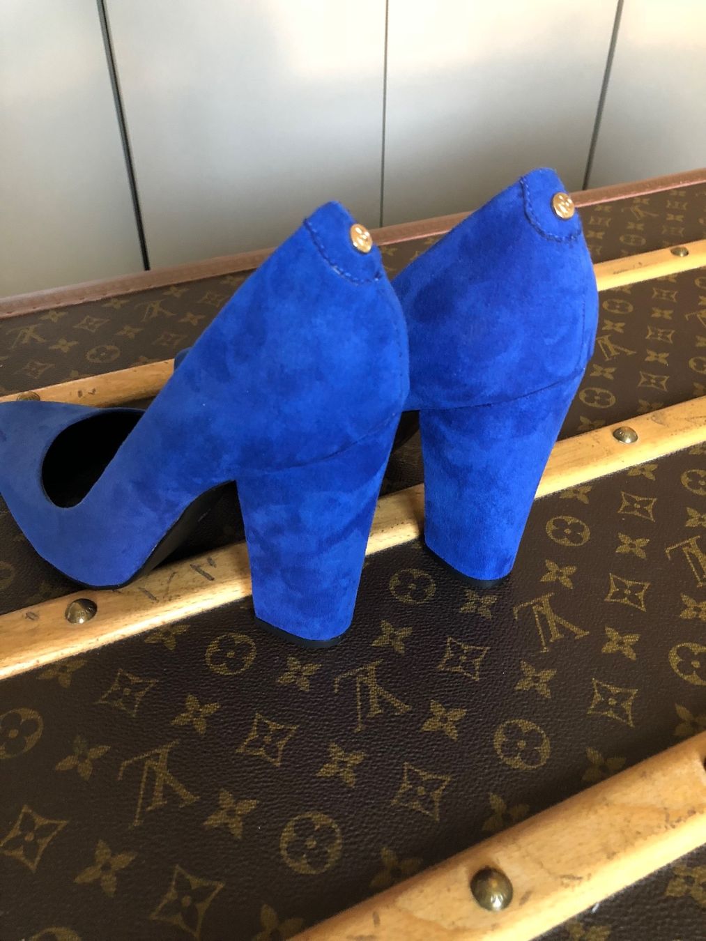 Scarpe da donna: Higheel / Pump Wildleder blau – Usato da Kilchberg ZH venduto da happyymee 4
