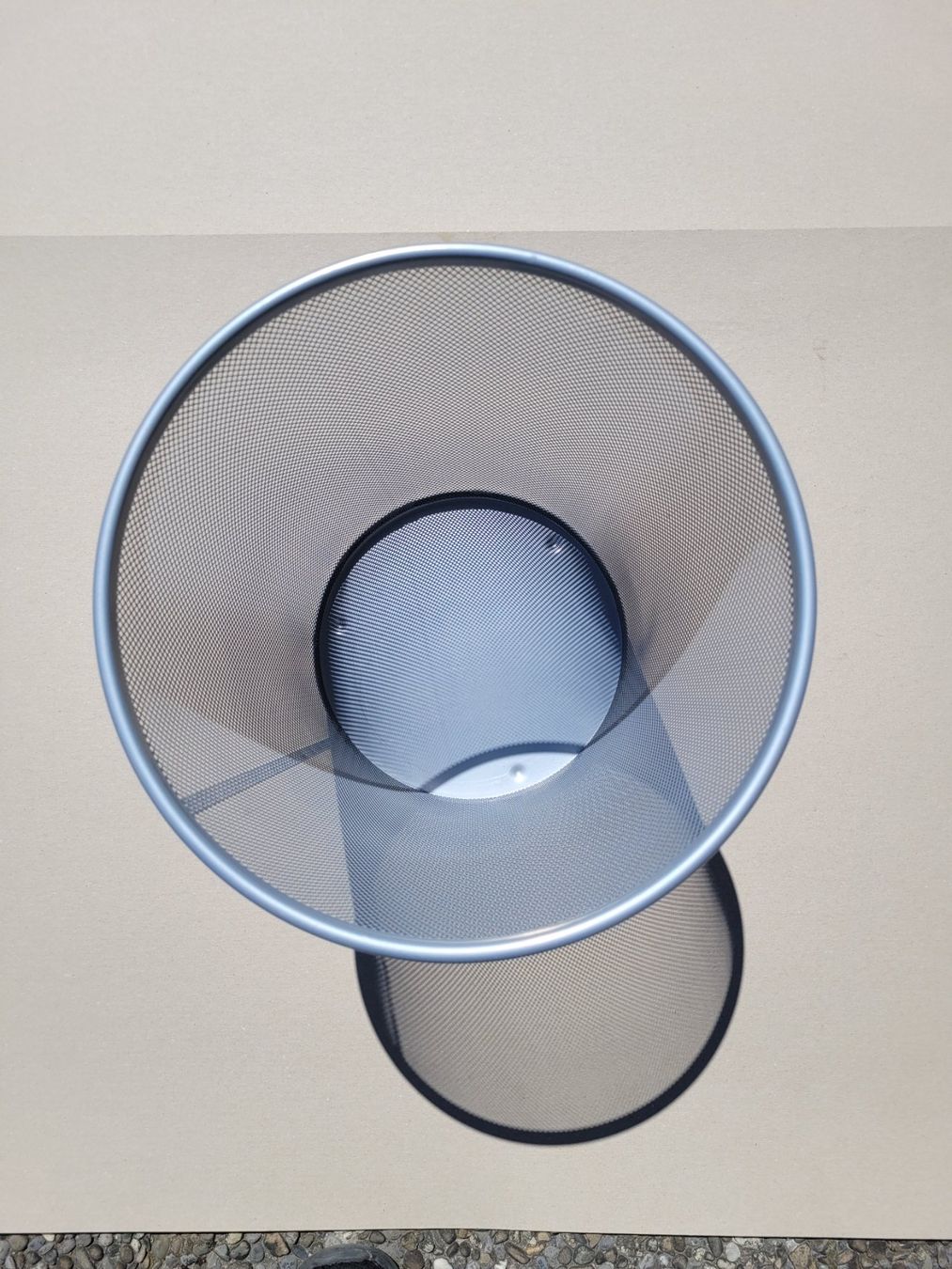 Cestini per rifiuti: Metall Abfall Eimer/Papierkorb, Top Zustand, Silber Grau – Usato da St. Silvester venduto da dan_c8f9 1