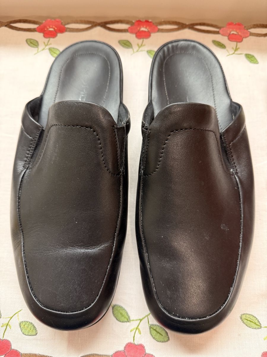 Chaussures hommes: Men's Leather Slippers Black Size 44 Used Condition – D'occasion à Winterthur par CleanUp