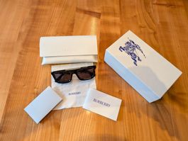 Burberry Sonnenbrille, neuwertig, inklusive Etui & Tuch