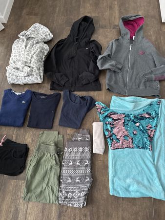 Kleiderpaket Lacoste, Tommy Hilfiger, Adidas, Bademantel 152
