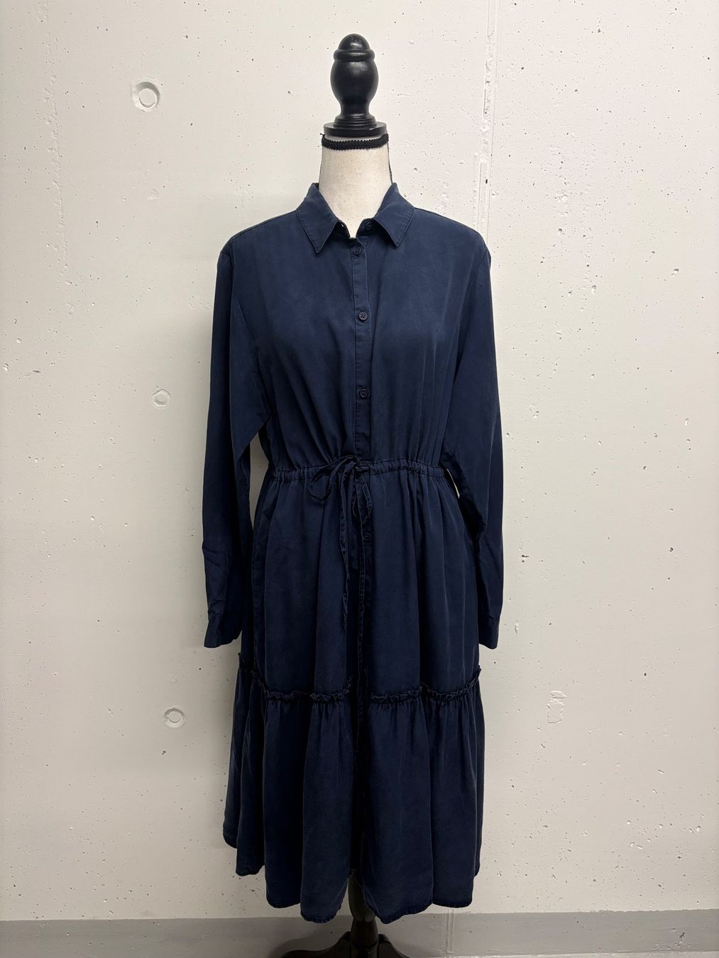 French Connection Kleider: French Connection Kleid dunkelblau Gr. M Lyocell langarm – Neu (gemäss Beschreibung) aus Regensdorf von secondchancefashion