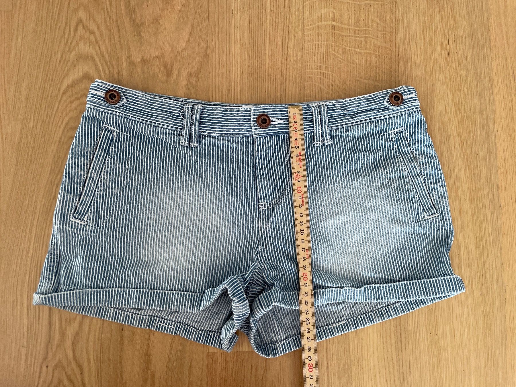 Superdry Pantaloni: Shorts Superdry S – Usato da Basel venduto da pilzliii