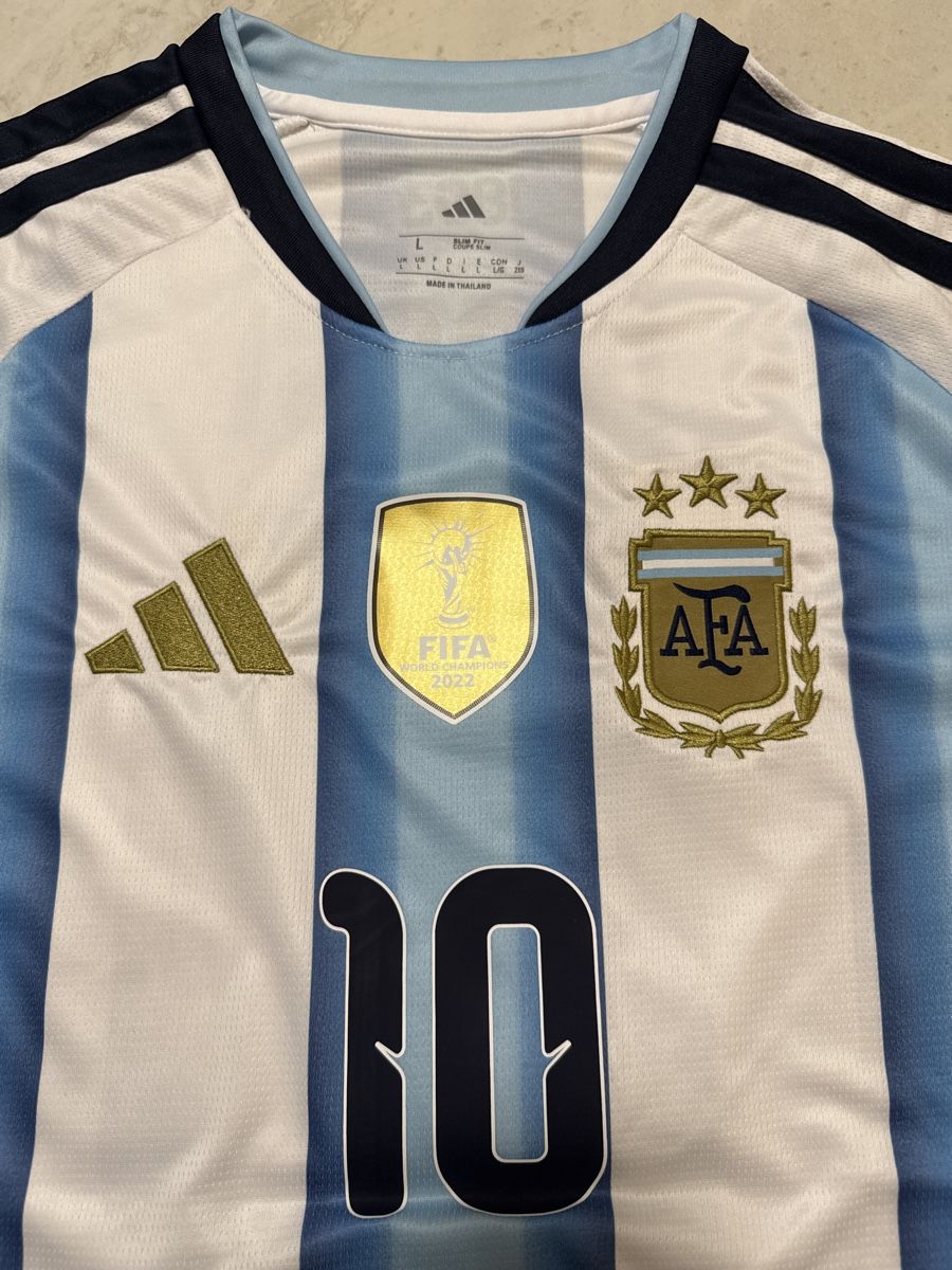 Adidas Canottiere & Pantaloni: Argentinien Messi Trikot WM 2022 – Nuovo (secondo la descrizione) da Bronschhofen venduto da leo_99hp 2