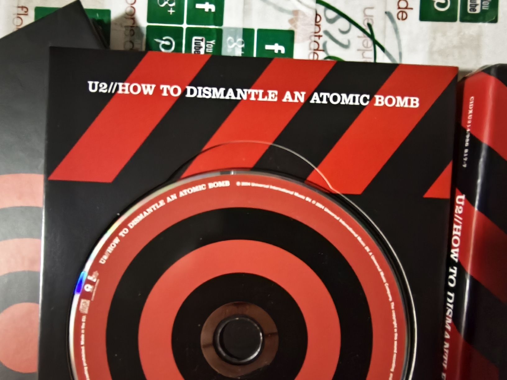 Tutti i DVDs: DVD+CD U2 "how to dismantle an atomic bomb" – Usato da Stabio venduto da anes71 2