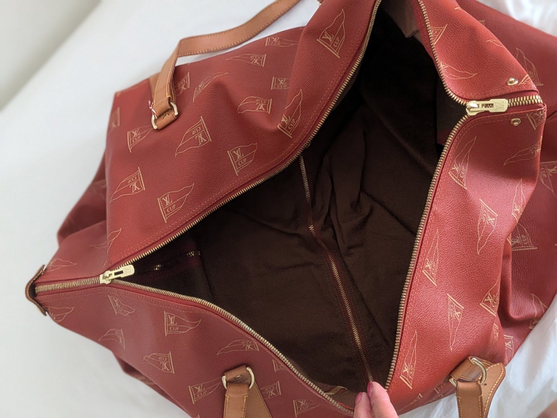 Louis Vuitton Taschen: Louis Vuitton Monogram America's Cup Sac Cabourg – Gebraucht aus Bergdietikon von Lindor12 5
