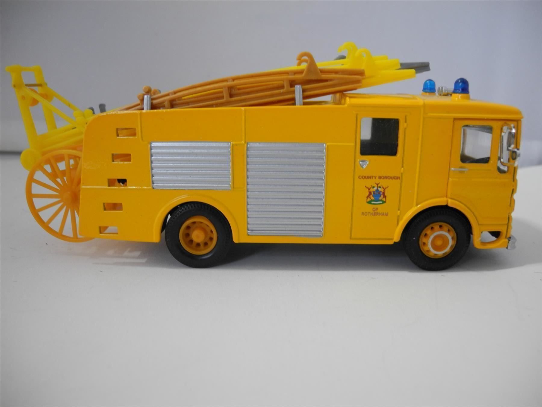 Corgi Toys Modellini d'auto: Corgi 97360 AEC Pump Escape, Nr. x33 – Nuovo e nell'imballaggio originale da Kottwil venduto da Crazyrolf 2