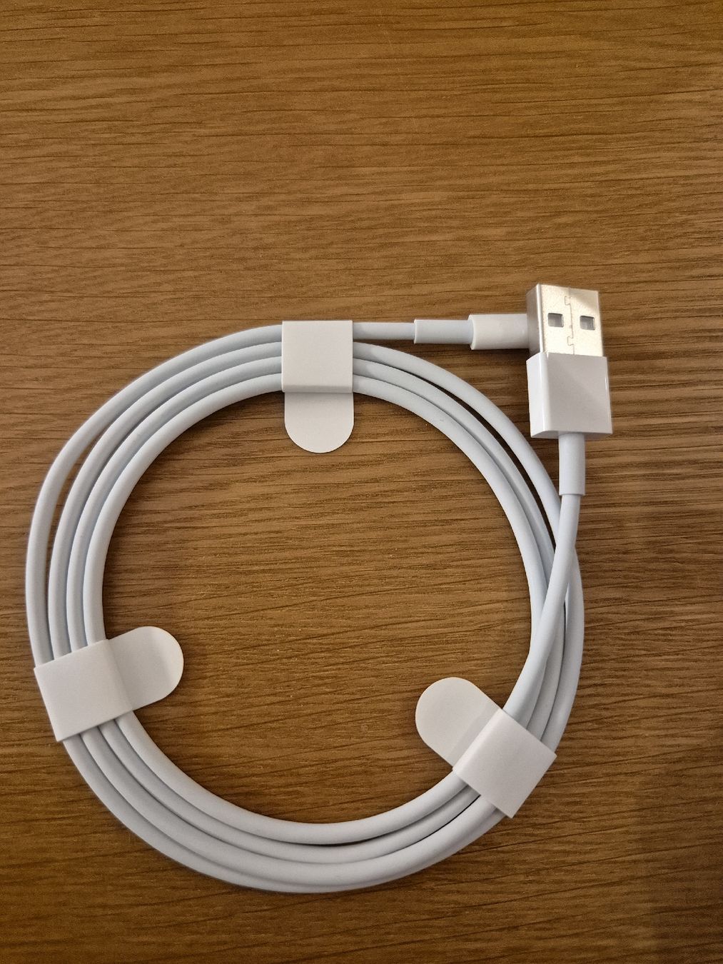 Apple Cavi: Original Apple Ladekabel Lightning auf USB, Neu! – Nuovo e nell'imballaggio originale da Tuggen venduto da Santasbag 1