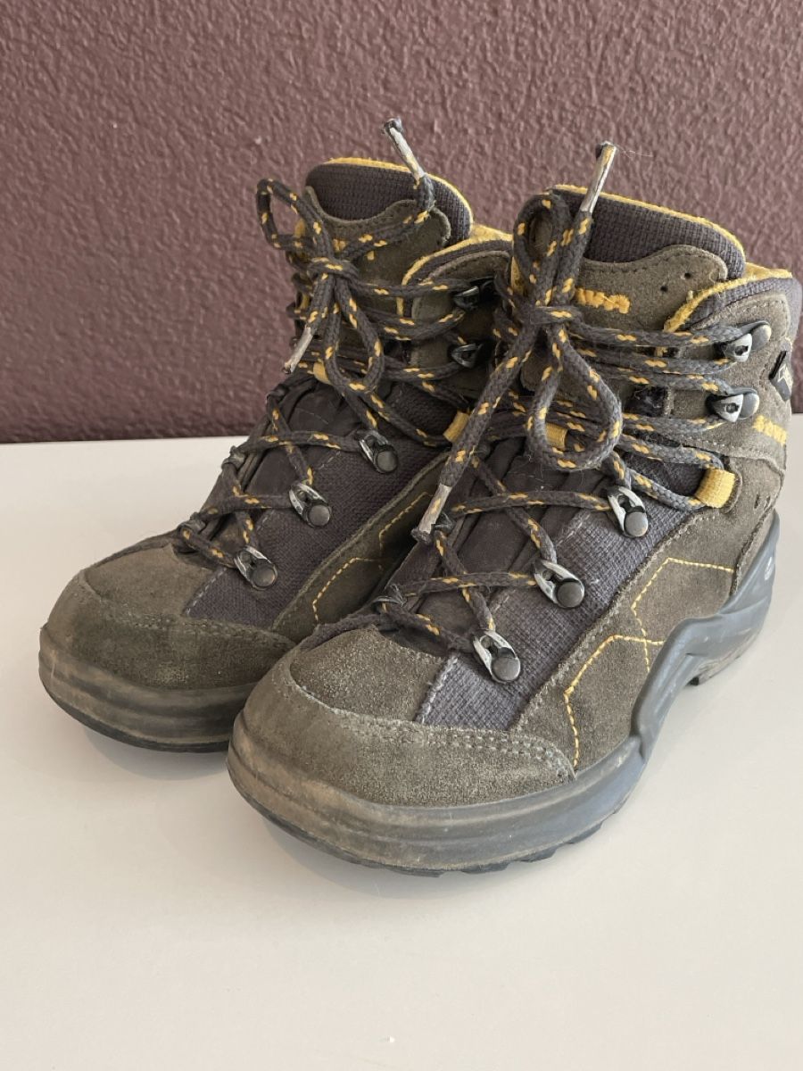 Lowa Chaussures garçon: Lowa Wanderschuhe Kinder Gr. 30 – D'occasion à Kriens par boramisch