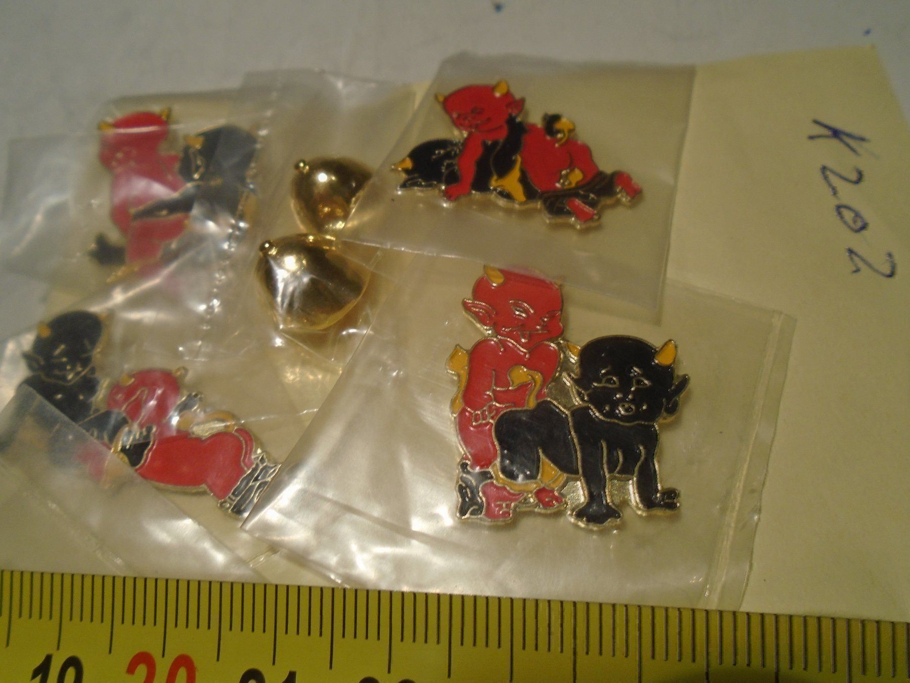 Plaketten & Abzeichen: 5 Pins Tüfeli und .......(K202) – Gebraucht aus Winterthur von Beli2000