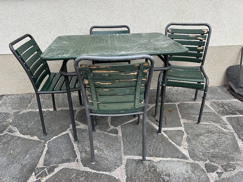 Bigla Set tavolo e sedie: Authentisches Vintage Gartenmöbel Set  Mid-Century – Usato da Niederdorf venduto da Chr3 1