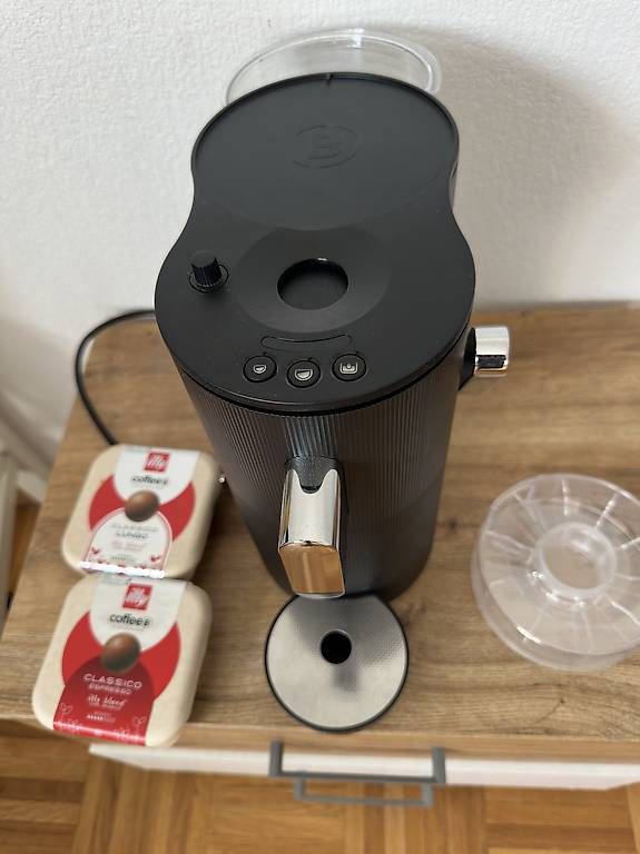 Coffee B Macchine per caffè & Macchine per espresso: Machine à café à vendre – Usato da Romanel-s-Lausanne venduto da yas_7m2m 1