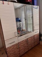 Kleiderschrank mit viel Stauraum