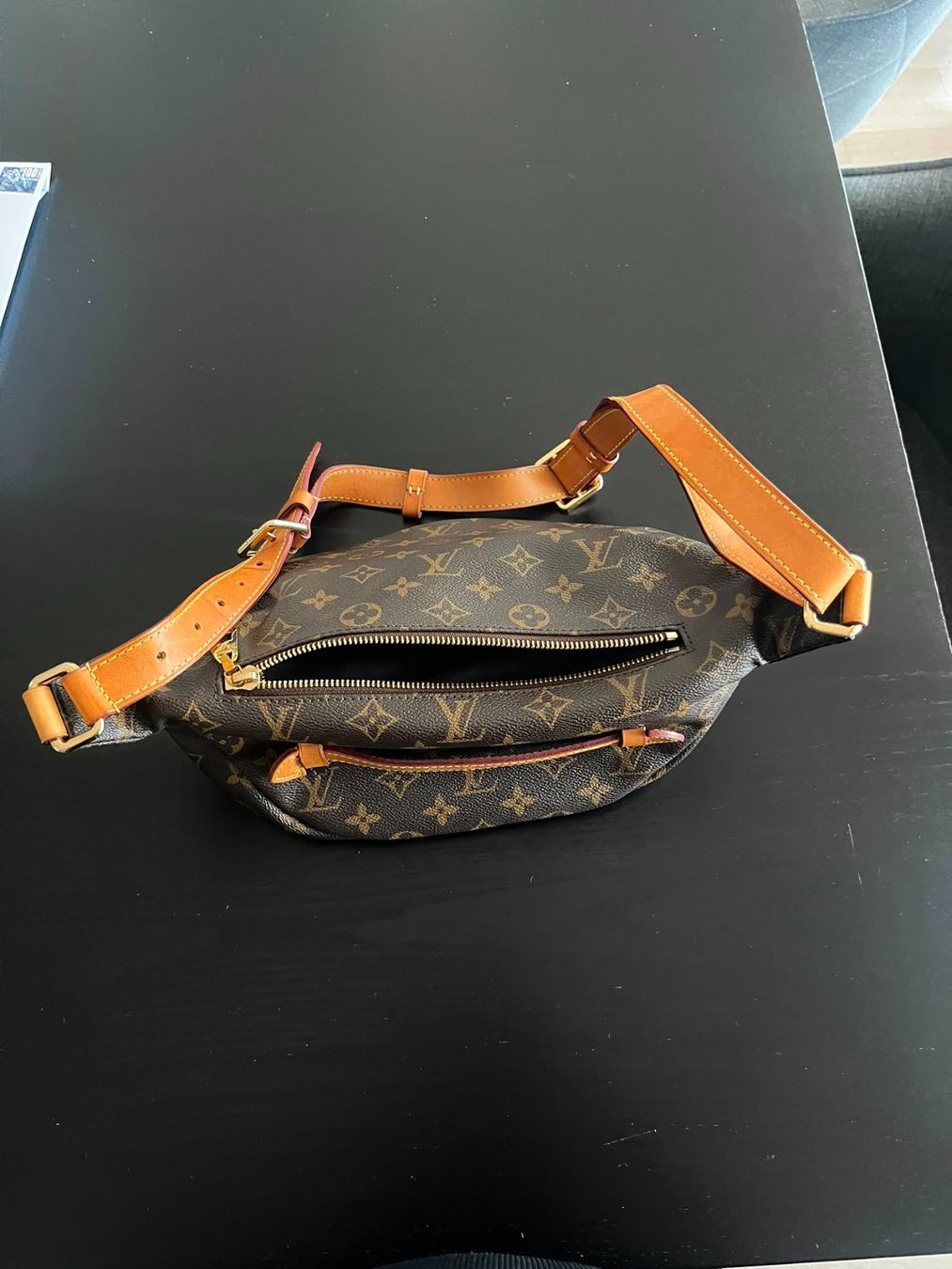 Louis Vuitton Borse: Louis Vuitton Bumbag Monogram Original Top Zustand – Usato da Münsingen venduto da mar_7tkq 2