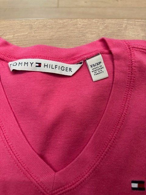 Tommy Hilfiger T-Shirts: T-shirt Tommy taille XS – Gebraucht aus Muraz (Collombey) von dor_hp2w 1