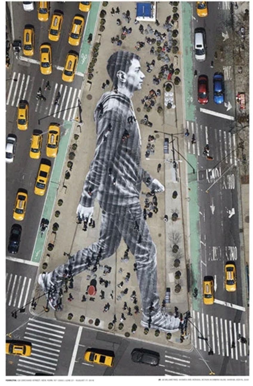 Foto & Immagini: JR - Offset Poster - Migrants walking in New York – Usato da Bern venduto da Artbrokerswitzerland