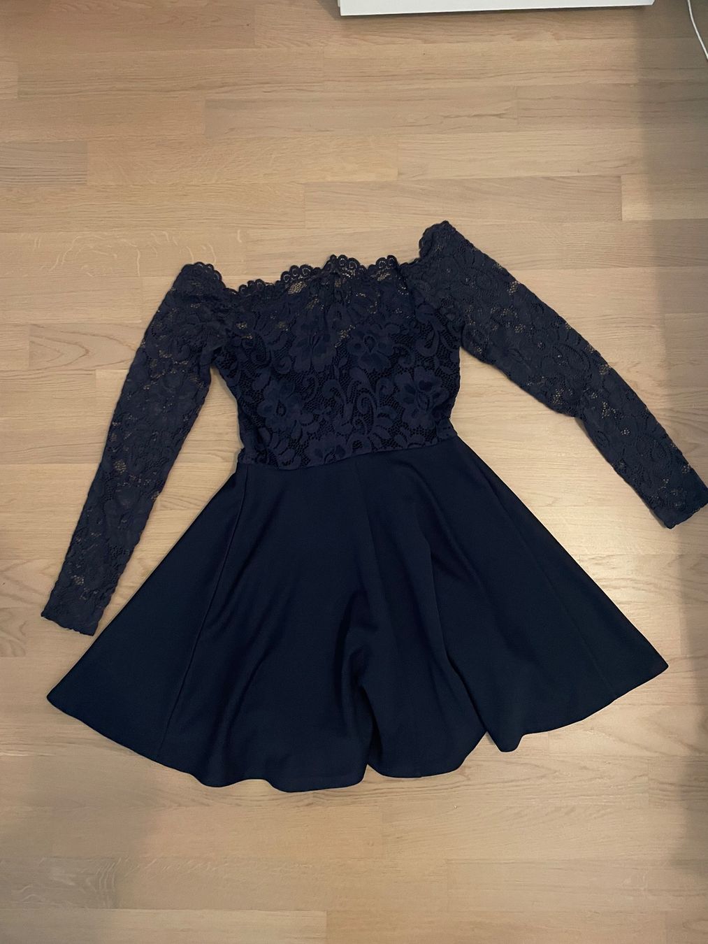 Vestiti: Dunkelblaues Kleid mit Spitze – Usato da Schleinikon venduto da and_6bjx 1