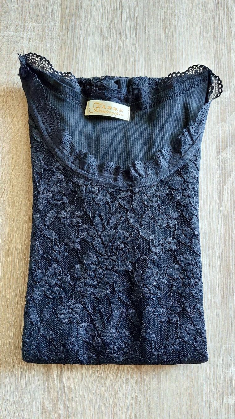 T-shirt: Schwarzes, elegantes Langarmshirt mit Spitze, Grösse S – Usato da Zollikofen venduto da Blackie 8