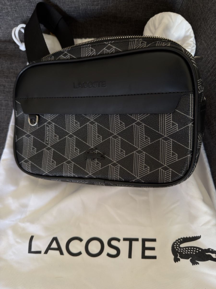 Lacoste Borse: Lacoste Monogram crossbody bag black good condition – Usato da Zürich venduto da X.serch 1