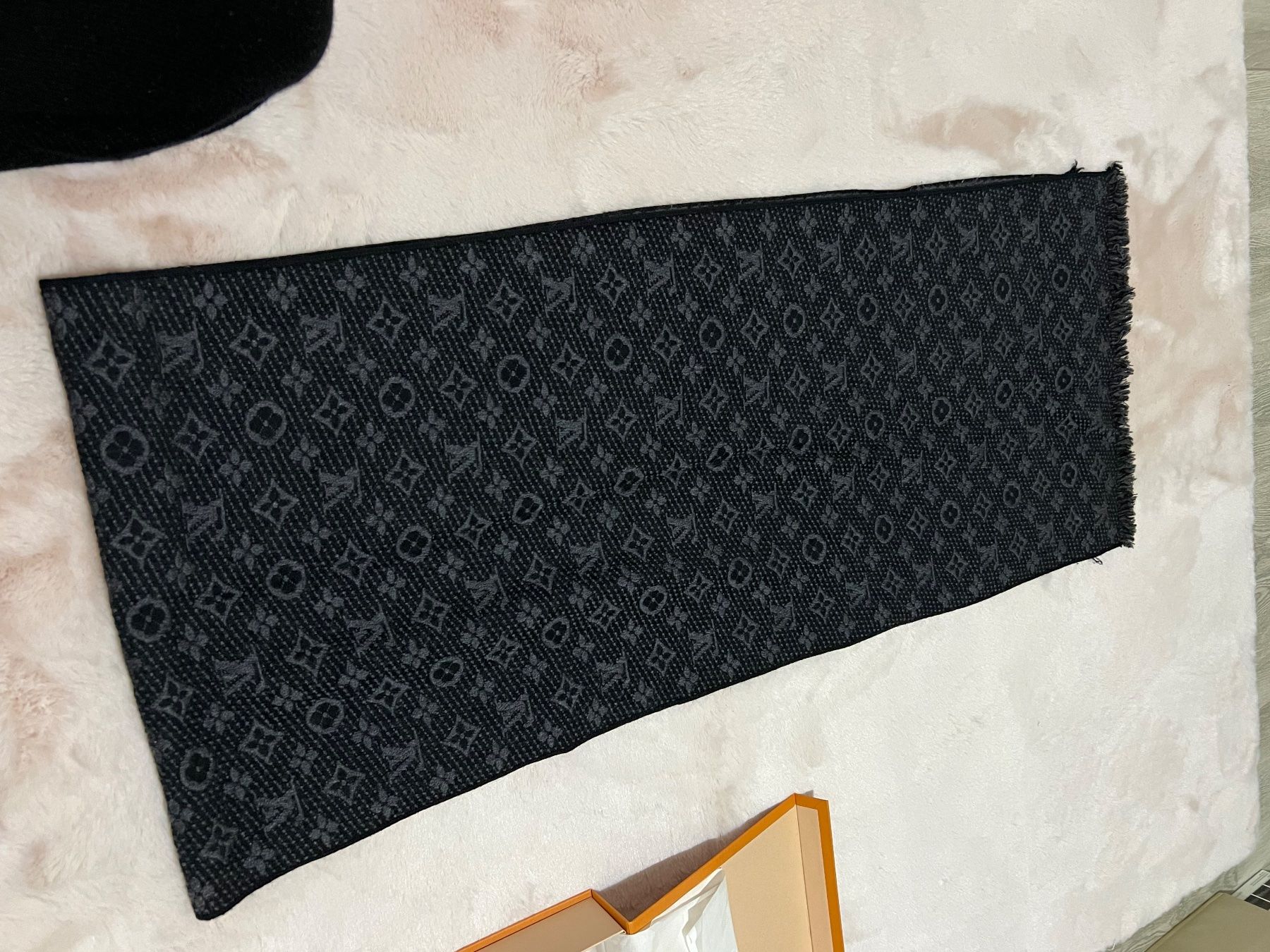 Louis Vuitton Foulard & Sciarpe: Écharpe Louis Vuitton avec boîte et quittance – Usato da Epalinges venduto da luc_25zt 4
