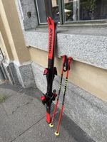 Atomic Ski mit lexi Stöcke