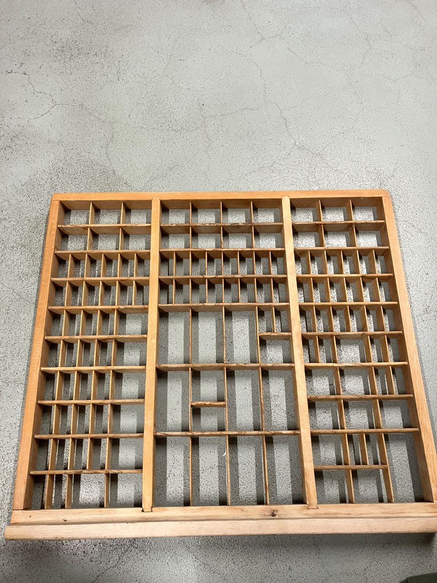 Étagères: Setzkasten aus Holz – D'occasion à Aeschi SO par retoS07
