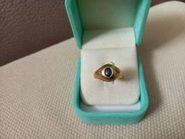 Schöner Unisex-Ring mit Saphir und 2 Diamanten