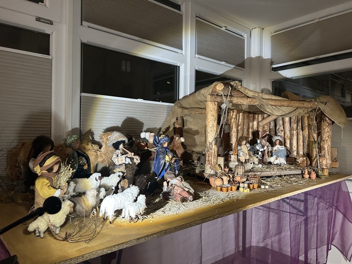 Tutte le decorazioni: Krippe mit sehr vielen Figuren – Usato da Niederhasli venduto da betscharten 2
