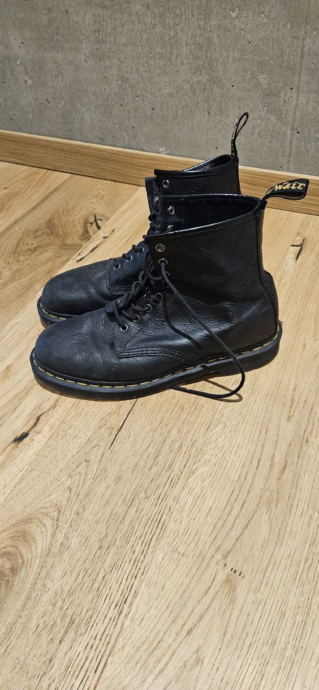 Dr. Martens Scarpe da uomo: Doc Marten's T.43 – Usato da Charmey (Gruyère) venduto da Benjo26