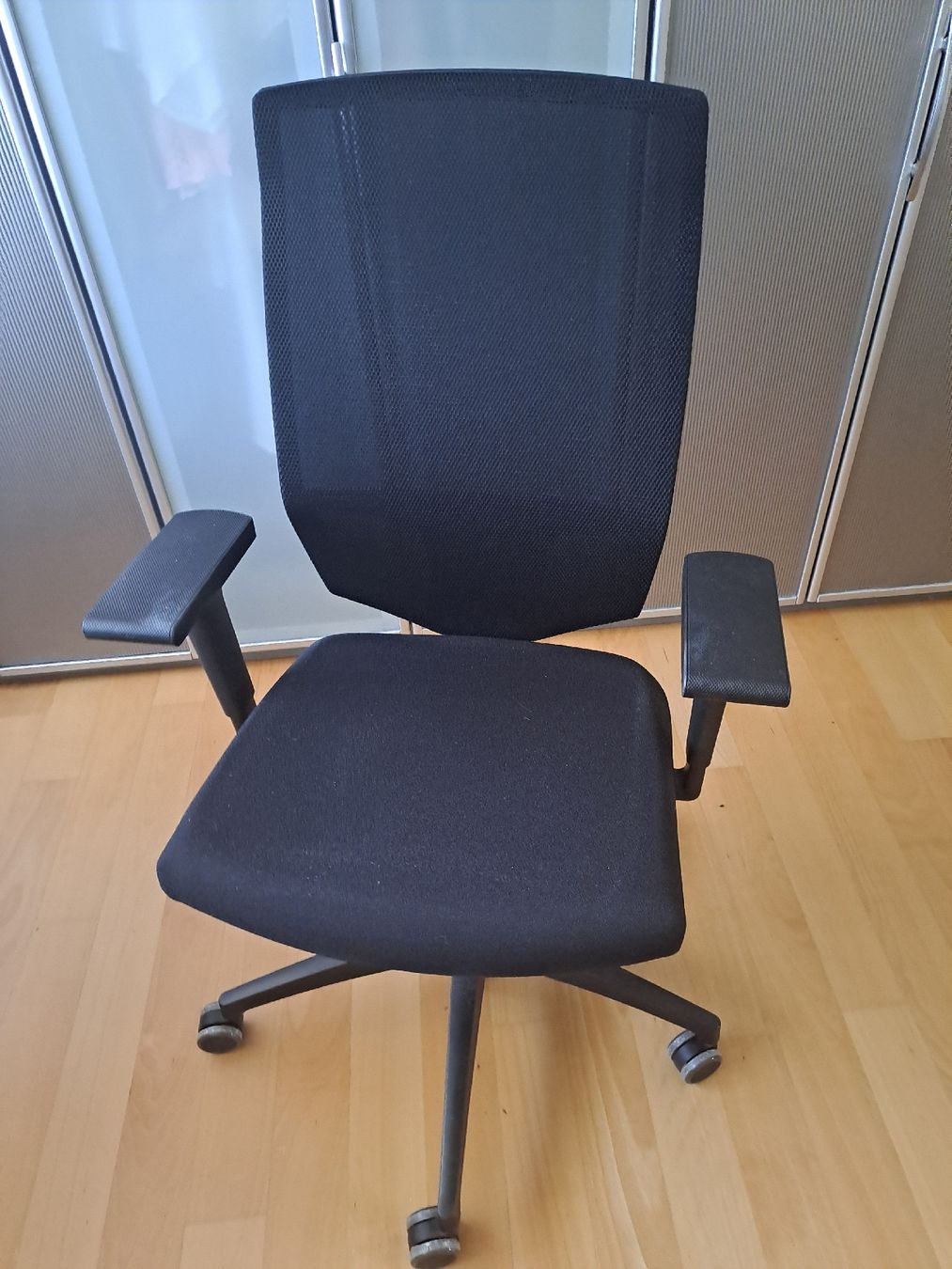 Stühle: Bürodrehstuhl  – Neu (gemäss Beschreibung) aus ZUERICH von BG9RF