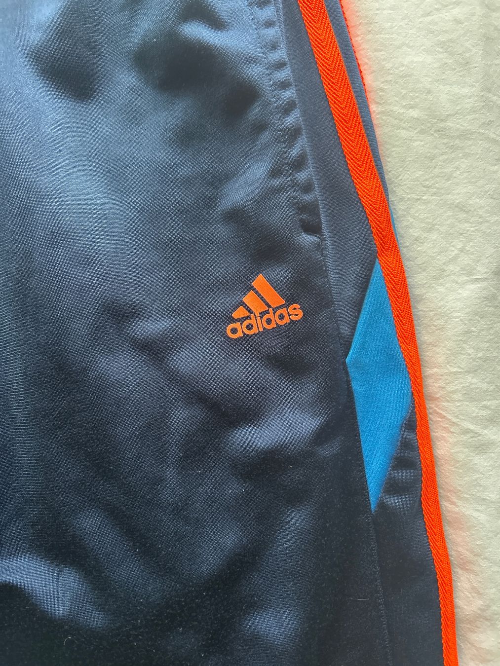 Adidas Pantaloni: Sporthose dunkelblau ADIDAS – Usato da Lohn-Ammannsegg venduto da norina_3 1